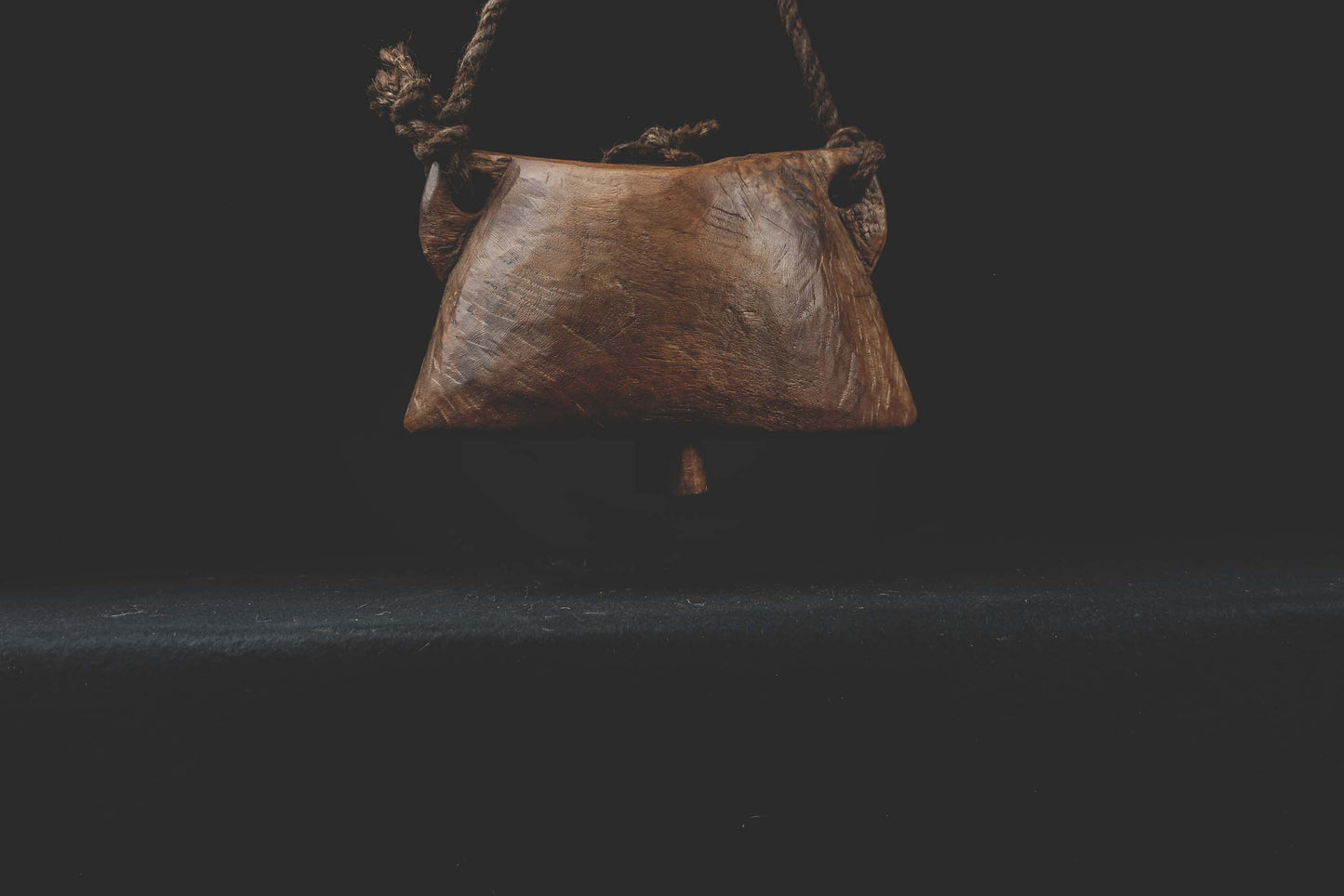 Dark Wooden Jute Bell - LYKTA